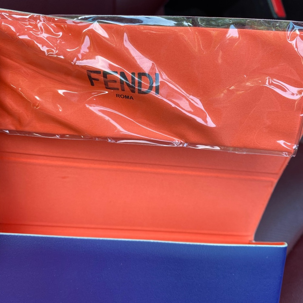 Fendi sunglasses - Picture 6 of 6